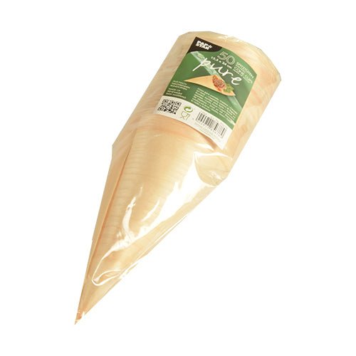 Uma embalagem com 50 PAPSTAR cones de finger food de madeira "pure", empilhados e embrulhados em filme transparente, com um rótulo verde da PAPSTAR GmbH com detalhes do produto e uma imagem de sugestão de serviço - ideal para servir finger food.
