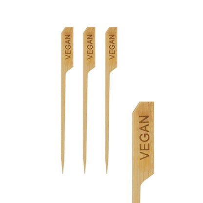 Os PAPSTAR 250 espetos de finger food "pure" da PAPSTAR GmbH são ideais para a apresentação elegante de finger food em festas. Três espetos estão juntos em pé, um está inclinado à direita - perfeito para buffets e para apresentar seus petiscos.