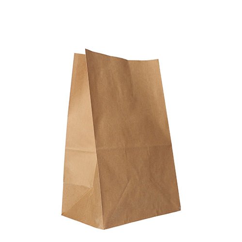 Um PAPSTAR 250 saco de fundo quadrado de papel kraft marrom da PAPSTAR GmbH está em pé com lados ligeiramente inclinados e borda aberta sobre fundo branco – uma escolha ecológica para o dia a dia.