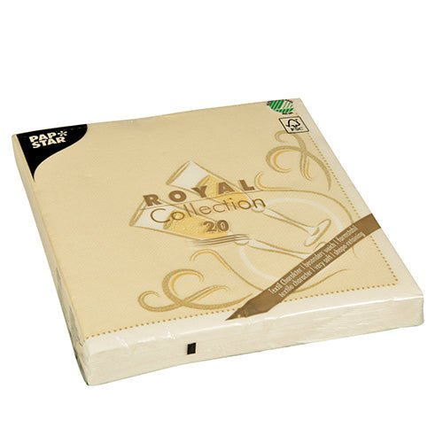 Uma embalagem bege não aberta PAPSTAR 20 guardanapos "ROYAL Collection" 1/4-dobra (40x40 cm) da PAPSTAR GmbH com design dourado está em uma superfície branca - ideal para decoração de mesa elegante.
