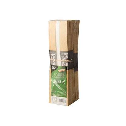 Uma pilha de 50 bandejas de snacks da PAPSTAR GmbH, cartão "pure" "Good Food", está agrupada numa embalagem com letras verdes e brancas e oferece uma solução de serviço sustentável para a sua cozinha. As bandejas estão de pé sobre um fundo branco.
