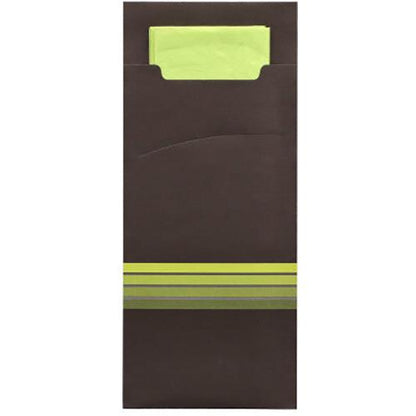 Um porta-talheres PAPSTAR GmbH 520 (20 x 8,5 cm) com três listras verde-amarelas na borda inferior, contendo um guardanapo dobrado verde-claro de 2 camadas correspondente no formato 33 x 33 cm, que é parcialmente visível pela parte superior aberta.