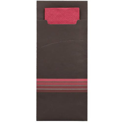 Um envelope de porta-talheres marrom escuro PAPSTAR 520 (20x8,5cm) da PAPSTAR GmbH com um guardanapo vermelho correspondente, que é parcialmente visível no interior, apresenta na parte inferior três listras horizontais vermelhas e cinzas.