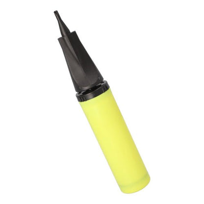A bomba PAPSTAR para balões de folha (28x4,5 cm, amarela) da PAPSTAR GmbH é o acessório de festa ideal - a bomba de balão prática é entregue individualmente em um saco e possui um bico preto.