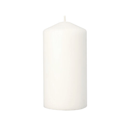 A vela pilar Starpak Ø 80 mm · 150 mm em branco (1 peça) fica ereta com fundo plano e ponta ligeiramente pontiaguda – um acessório de decoração elegante para qualquer ambiente.
