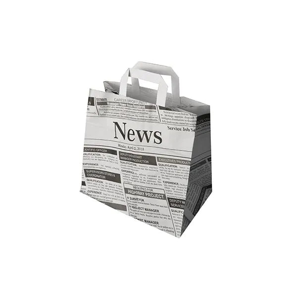 As PAPSTAR 50 sacos de compras da PAPSTAR GmbH são sacos de papel ecológicos com alças, que apresentam um motivo de jornal em preto e branco com manchetes e artigos sobre um fundo branco.