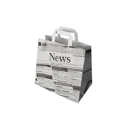 As PAPSTAR 50 sacos de compras da PAPSTAR GmbH são sacos de papel ecológicos com alças, que apresentam um motivo de jornal em preto e branco com manchetes e artigos sobre um fundo branco.