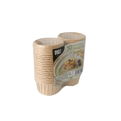 Um pacote com 50 formas de papel "puras" castanhas PAPSTAR da PAPSTAR GmbH, embalado em filme transparente com informações do produto e imagens - ideal como forma de papel ecológica para panificação sustentável.