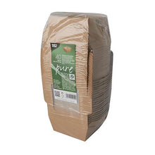 Uma pilha de 40 caixas de iguarias em papelão marrom PAPSTAR com janela de PLA, embrulhadas em filme transparente e com um rótulo verde e branco na frente, onde se lê "100% Justo" e informações ambientais da PAPSTAR GmbH.