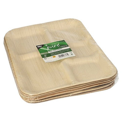 Uma pilha de PAPSTAR 6 pratos retangulares, bege, de folha de palmeira "puro" 5-dividido da PAPSTAR GmbH, feitos de materiais naturais biodegradáveis, divididos e embalados em uma embalagem de plástico com uma etiqueta verde e branca na parte superior.
