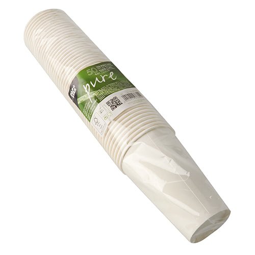 Um pacote selado com 50 copos de papel brancos PAPSTAR (0,3 l), empilhados e embrulhados em plástico, com uma etiqueta verde e branca com informações do produto da PAPSTAR GmbH.