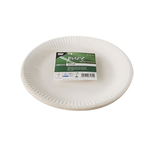 Uma pilha de PAPSTAR 12 pratos, papel "pure" redondos, brancos da PAPSTAR GmbH com etiqueta verde e branca mostra as informações do produto sobre 12 pratos ecológicos feitos de papel reciclado.