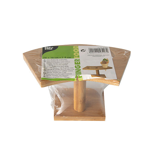 Um suporte compacto e retangular PAPSTAR para 3 cones de bambu (9x16 cm), embalado individualmente em filme plástico. Com rótulo verde e branco, código de barras e motivo de comida - ideal para uma apresentação elegante em buffets.