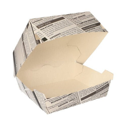 As PAPSTAR caixas de hambúrguer "Newsprint" grandes (7,8x11x11,5 cm, cartão), da PAPSTAR GmbH, são mostradas abertas e vazias com seu design de jornal sobre fundo branco. A embalagem contém 50 unidades em filme retrátil.