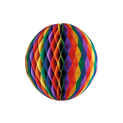 A bola de favo de mel difícil de inflamar da PAPSTAR GmbH é uma decoração de favo redonda com padrão de losangos em vermelho, laranja, amarelo, verde, azul e lilás sobre fundo branco.