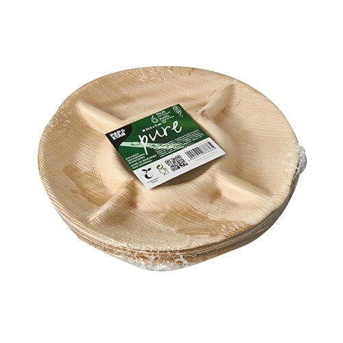 Uma pilha de pratos redondos de folha de palmeira descartáveis com 5 divisões – PAPSTAR 6 pratos, folha de palmeira "puro" 5-dividido da PAPSTAR GmbH – feito de material biodegradável, embrulhado em plástico e com uma etiqueta verde.