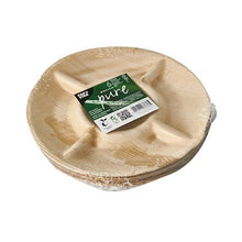 Uma pilha de pratos redondos de folha de palmeira descartáveis com 5 divisões – PAPSTAR 6 pratos, folha de palmeira "puro" 5-dividido da PAPSTAR GmbH – feito de material biodegradável, embrulhado em plástico e com uma etiqueta verde.