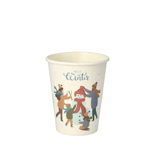 Copo de papel branco PAPSTAR GmbH 0,2 l do conjunto de 50 copos descartáveis PAPSTAR com pessoas vestidas para o inverno ao redor de um boneco de neve e a inscrição "Hello Winter" - ideal para servir bebidas festivas e sazonais.
