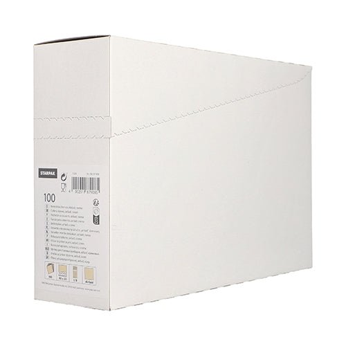 Uma caixa de porta-talheres Starpak 100 (Airlaid 40 cm x 33 cm com dobra para talheres) é mostrada em ângulo e possui uma etiqueta de produto e uma parte superior perfurada para fácil abertura – ideal para uso em restaurantes.
