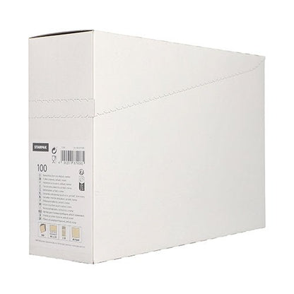 Uma caixa de porta-talheres Starpak 100 (Airlaid 40 cm x 33 cm com dobra para talheres) é mostrada em ângulo e possui uma etiqueta de produto e uma parte superior perfurada para fácil abertura – ideal para uso em restaurantes.