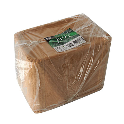 Uma pilha retangular PAPSTAR de 250 pratos de papel "pure" brancos e quadrados da PAPSTAR GmbH, embalados em plástico transparente com etiqueta verde - uma escolha ecológica ideal para o seu próximo evento consciente do meio ambiente.