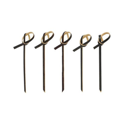 Cinco PAPSTAR 250 palitos de finger food da PAPSTAR GmbH em preto com detalhes de laço marrom claro na parte superior, dispostos em uma fila sobre um fundo branco.