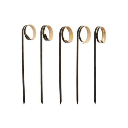 Cinco PAPSTAR 100 Fingerfood - Picker da PAPSTAR GmbH, cada um com espiral ondulada, estão dispostos verticalmente sobre um fundo branco - ideal para servir finger food com estilo em festas.