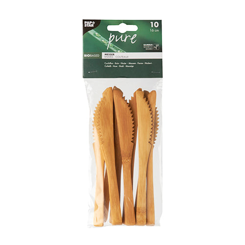 Numa embalagem de plástico transparente encontram-se 10 PAPSTAR facas de bambu "pure" (16 cm), ecológicas e estáveis, dispostas verticalmente com o nome da marca da PAPSTAR GmbH no topo.