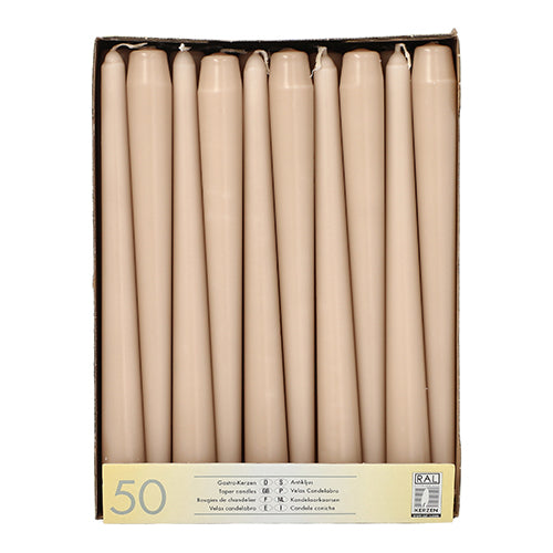 Uma caixa com Starpak 50 velas (Ø 2,2 cm - 25 cm), dispostas verticalmente numa fila, com uma etiqueta inferior com "50 peças", texto multilíngue e indicação de longa duração de queima.