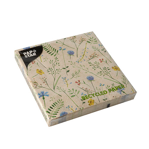 Um pacote quadrado PAPSTAR 20 guardanapos, 33x33 cm, 3 camadas, de papel reciclado com padrão de flores e etiqueta preta "PAP STAR" no canto superior esquerdo, embalado em plástico transparente. Marca: PAPSTAR GmbH.
