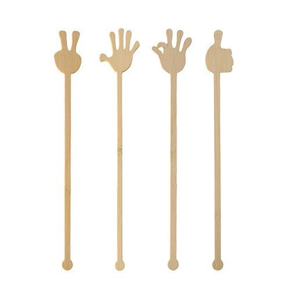 Estão representados quatro PAPSTAR 100 misturadores de bebidas da PAPSTAR GmbH, cada um com uma forma de mão diferente na ponta. Feitos de bambu biodegradável "pure", estes misturadores são ecológicos e possuem cabos longos e retos.