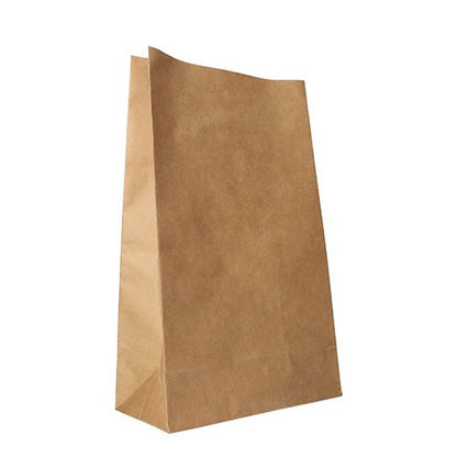 Um PAPSTAR 250 saco de fundo quadrado de papel kraft marrom da PAPSTAR GmbH está em pé sobre fundo branco. O saco não impresso tem um fundo plano e uma borda superior ligeiramente irregular.