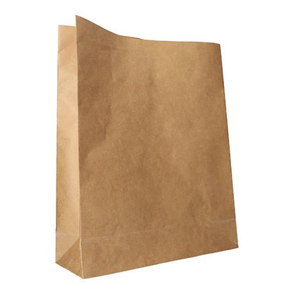 O PAPSTAR 250 saco de fundo quadrado de papel kraft marrom da PAPSTAR GmbH está fechado com fundo plano e bordas afiadas sobre fundo branco – uma solução de embalagem ecológica.
