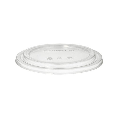 Um PAPSTAR 50 tampas para tigelas de salada, redondas claras 2 cm de altura PLA da PAPSTAR GmbH está representada deitada plana sobre um fundo branco. Esta tampa compostável e ecológica é adequada para copos ou recipientes descartáveis.