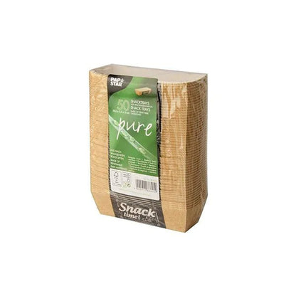 Um pacote selado com 50 bandejas de snacks "pure" Good Food da PAPSTAR GmbH de cartão castanho ecológico - uma solução de serviço sustentável com informação do produto no rótulo frontal.