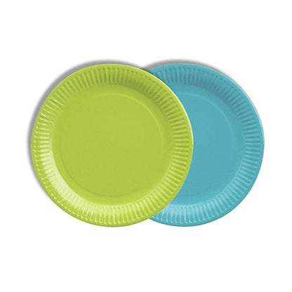 Dois pratos de papelão PAPSTAR 12, redondos, Ø 18 cm, coloridos, da PAPSTAR GmbH, sobrepostos – o da frente verde limão, o de trás azul claro, ambos com borda ondulada. Estes pratos ecológicos são ideais para festas conscientes do meio ambiente.