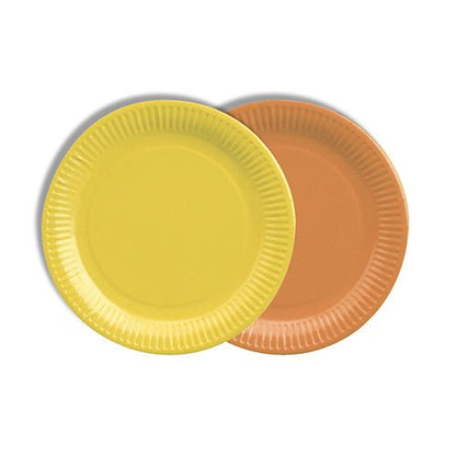 Dois pratos de papelão PAPSTAR 12, redondos, Ø 18 cm, coloridos, da PAPSTAR GmbH – um amarelo, outro laranja – sobrepostos sobre fundo branco. Ambos têm bordas onduladas e são ecológicos, ideais para encontros sustentáveis.