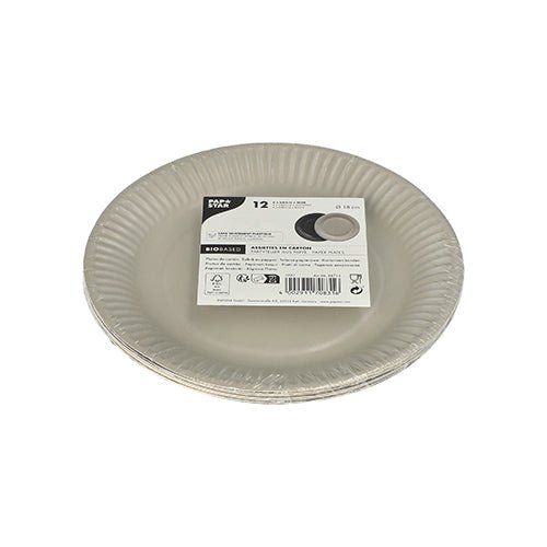 Uma pilha de pratos de papelão PAPSTAR 12, redondos, Ø 18 cm, coloridos, da PAPSTAR GmbH, embalados em plástico, com rótulo branco no topo, mostrando informações do produto e código de barras.