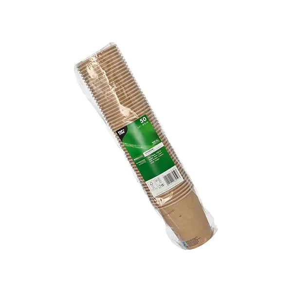 Uma embalagem de plástico transparente com 50 copos descartáveis da PAPSTAR GmbH, papel 0,2 l, com um rótulo verde com informações do produto, está sobre um fundo branco simples.