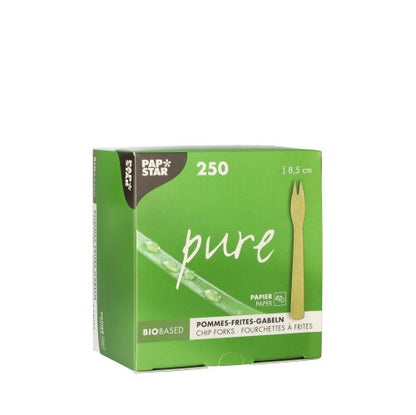Uma caixa "pure" marrom da PAPSTAR GmbH contém 250 garfos de batatas fritas biodegradáveis de papel, cada um com 8,5 cm de comprimento. A embalagem destaca seu design ecológico à base de papel.