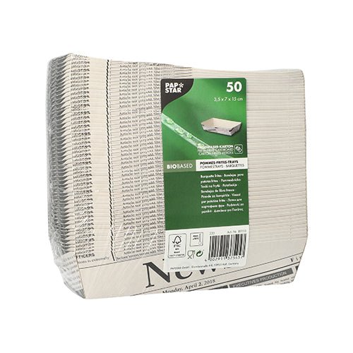 Um pacote selado com 50 bandejas de batatas fritas brancas, retangulares e biodegradáveis "Newsprint" da PAPSTAR GmbH, cada uma medindo 3,5 x 7 x 1,5 cm, com detalhes do produto e símbolos ecológicos em uma etiqueta verde - perfeito para festas de churrasco.