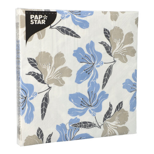 Eine Packung PAPSTAR 20 3-lagige Servietten, 40 x 40 cm, mit floralem Muster in Blau und Beige mit grauen Blättern auf weißem Grund. Mit schwarzem „PAPSTAR“-Etikett in der oberen linken Ecke. Marke: PAPSTAR GmbH.