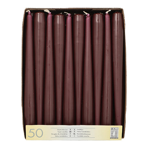 Uma caixa com 50 velas Starpak (Ø 2,2 cm, 25 cm de comprimento), dispostas verticalmente em filas, com uma etiqueta na frente que mostra "50" e várias traduções para vela cônica.