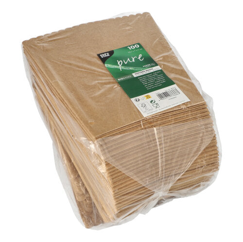 Ein Stapel mit 100 kleinen braunen PAPSTAR Popcorn-Boxen aus Pappe (1300 ml, 19,7x7x7 cm), ideal für Snacks, verpackt in Klarsichtfolie mit grün-weißem Etikett der PAPSTAR GmbH.