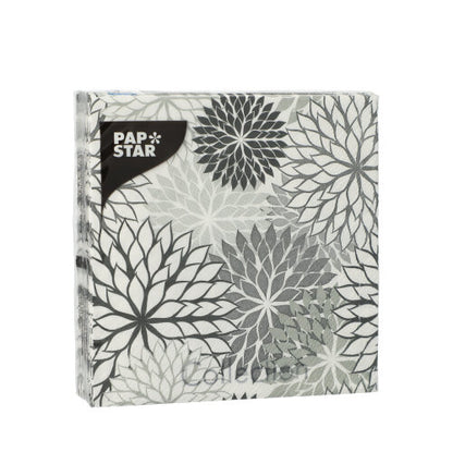 Um pacote de PAPSTAR 20 guardanapos, 25x25 cm, 3 camadas, dobrados em quarto pela PAPSTAR GmbH - ideal para uma decoração de mesa elegante.