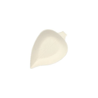 O prato de finger food PAPSTAR GmbH 50 "pure" branco é um prato pequeno, em forma de folha, branco com textura fina e cabo curto, feito de cana-de-açúcar biodegradável. Ele é exibido sobre um fundo branco simples.