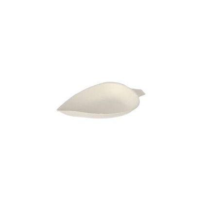 O prato de finger food PAPSTAR 50 de cana-de-açúcar branco é biodegradável, em forma de folha e tem uma borda ligeiramente elevada - fotografado de cima em ângulo sobre um fundo branco. Marca: PAPSTAR GmbH.