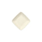 O prato de finger food quadrado PAPSTAR feito de cana-de-açúcar "puro", 6,5 cm, branco (12 peças), está colocado diagonalmente sobre um fundo branco - uma escolha sustentável para louça descartável ou como prato de finger food.