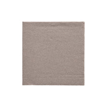 Eine schlichte, quadratische, graue Serviette - PAPSTAR Servietten 1/4-Falz, 24x24 cm grau aus der "DAILY Collection" (20 Stück) - liegt flach auf einem weißen Untergrund.