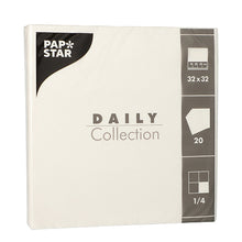 Eine Packung PAPSTAR 20 Servietten "DAILY Collection" 1/4-Falz, 32 x 32 cm, weiß von der PAPSTAR GmbH – ideal für die Tischdekoration. Auf der Vorderseite der Verpackung sind Größen- und Falzdetails angegeben.